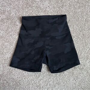 Lululemon Women's Align Shorts In Black Camo Print  With 4” Inseam Size 4